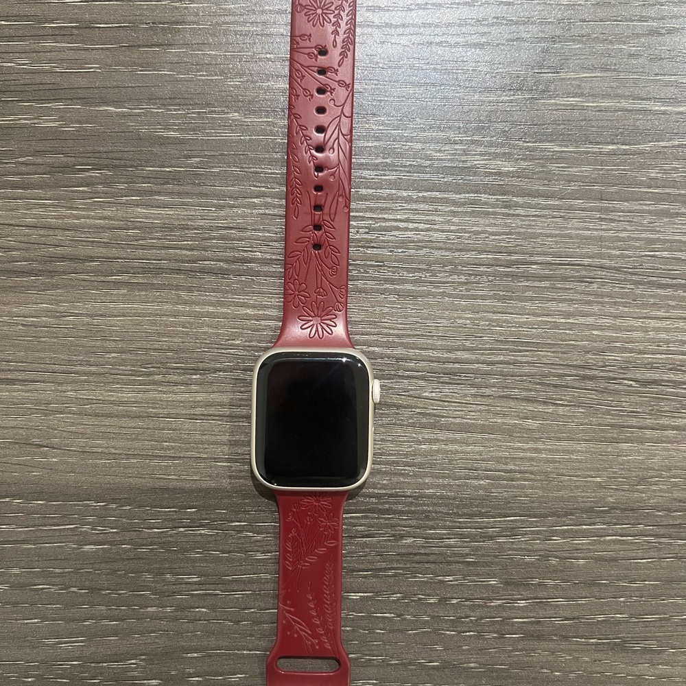 Apple Watch Series 7 45mm & Red Floral Embossed Band